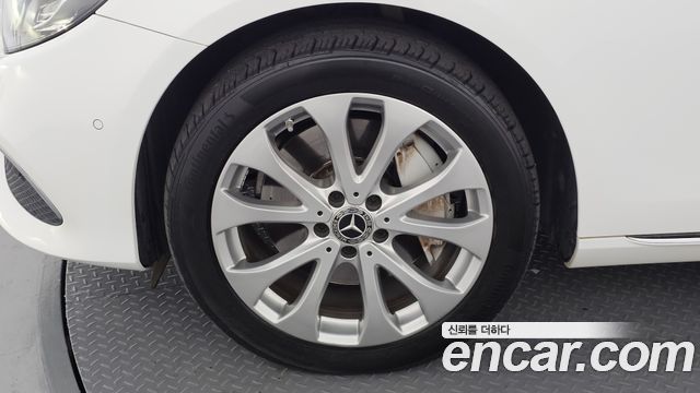 Mercedes-Benz E-Class 2019 — photo 5