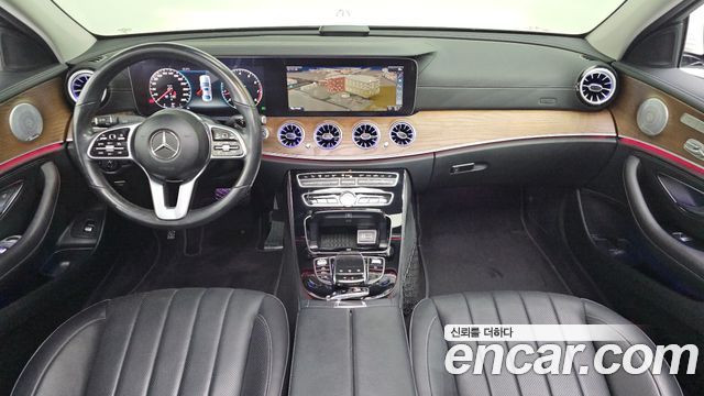 Mercedes-Benz E-Class 2019 — photo 10