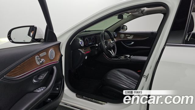 Mercedes-Benz E-Class 2019 — photo 13