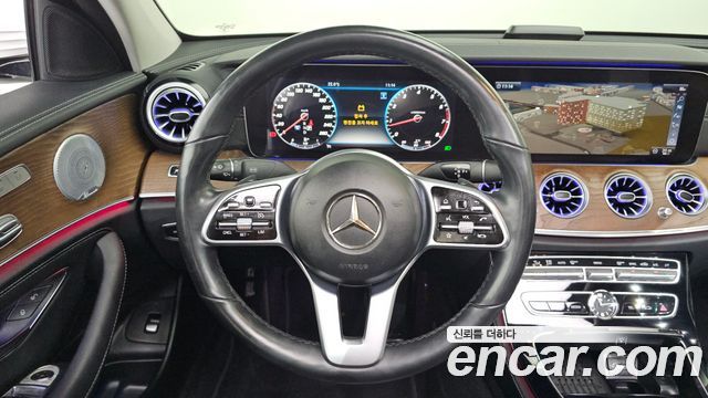 Mercedes-Benz E-Class 2019 — photo 19