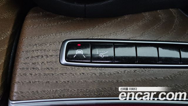 Mercedes-Benz E-Class 2019 — photo 21