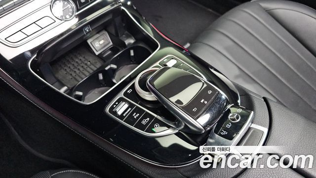 Mercedes-Benz E-Class 2019 — photo 23