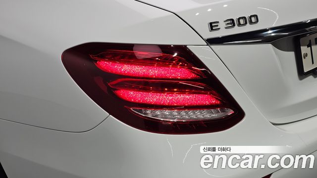 Mercedes-Benz E-Class 2019 — photo 9