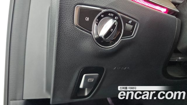 Mercedes-Benz E-Class 2019 — photo 27