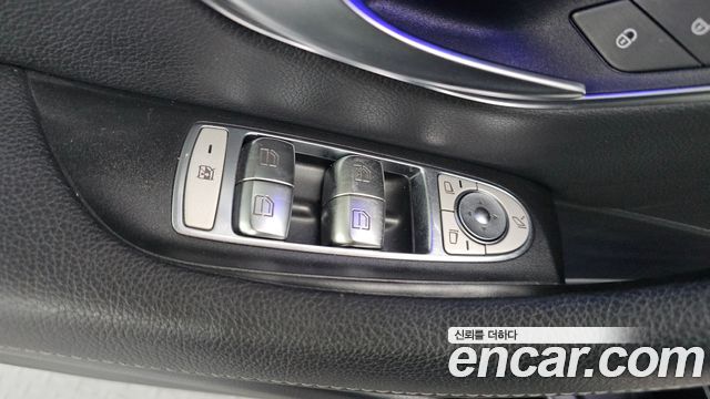 Mercedes-Benz E-Class 2019 — photo 29