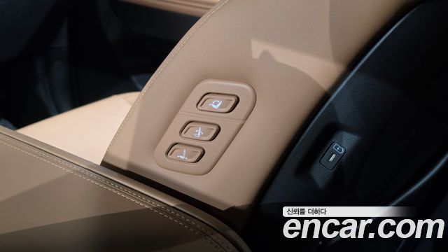 Hyundai Santafe 2025 — photo 28