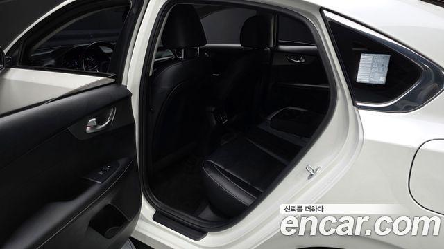 Kia K3 2019 — photo 16