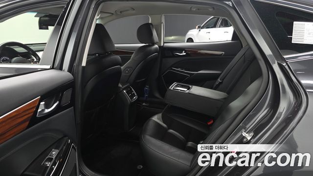 Kia K7 2017 — photo 11