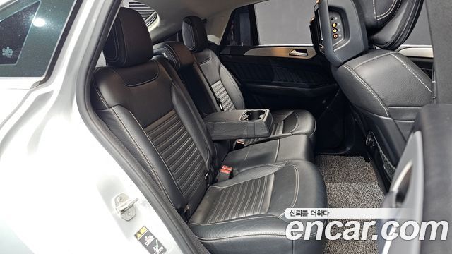 Mercedes-Benz GLE-Class 2017 — photo 18