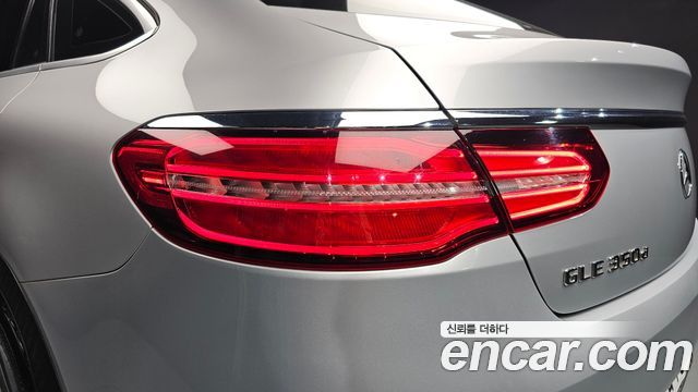 Mercedes-Benz GLE-Class 2017 — photo 9