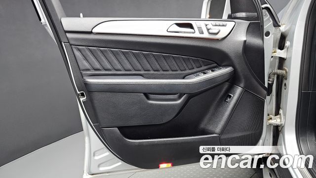 Mercedes-Benz GLE-Class 2017 — photo 14