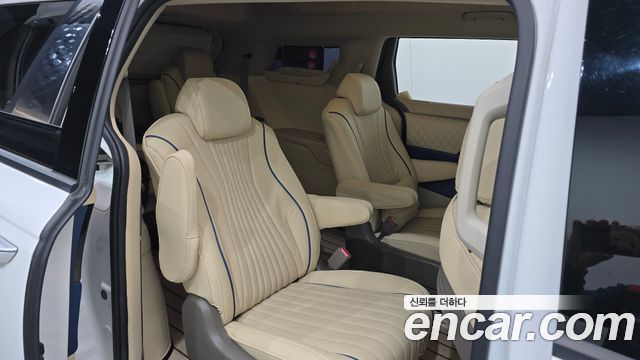 Kia Canival 2021 — photo 17