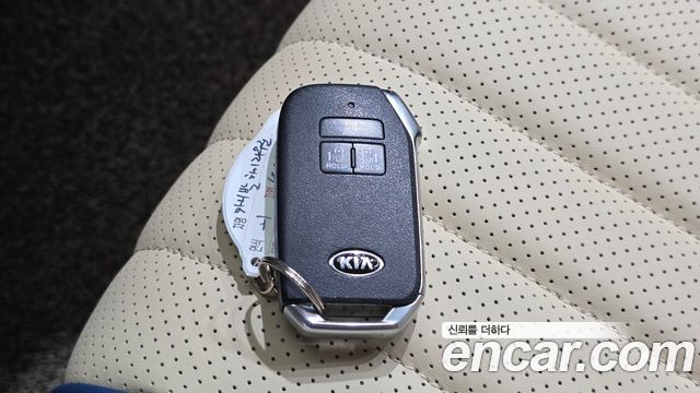 Kia Canival 2021 — photo 24