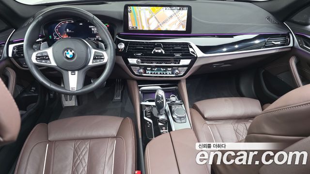 BMW 5-Series 2023 — photo 10