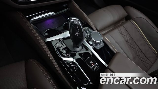 BMW 5-Series 2023 — photo 12