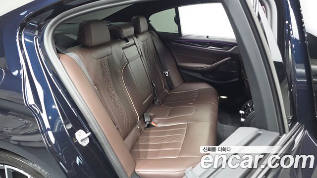 BMW 5-Series 2023 — photo 17