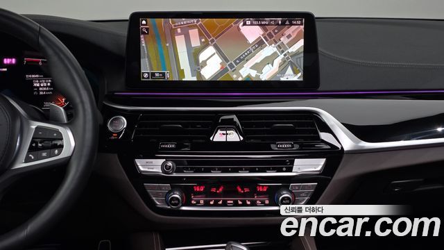 BMW 5-Series 2023 — photo 19