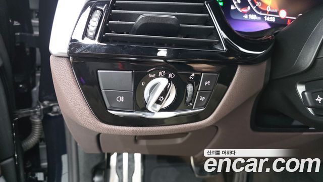 BMW 5-Series 2023 — photo 27
