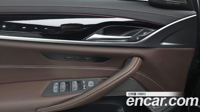 BMW 5-Series 2023 — photo 31