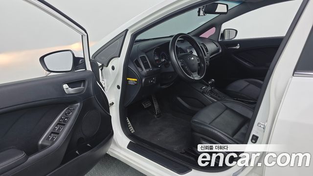 Kia K3 2015 — photo 10