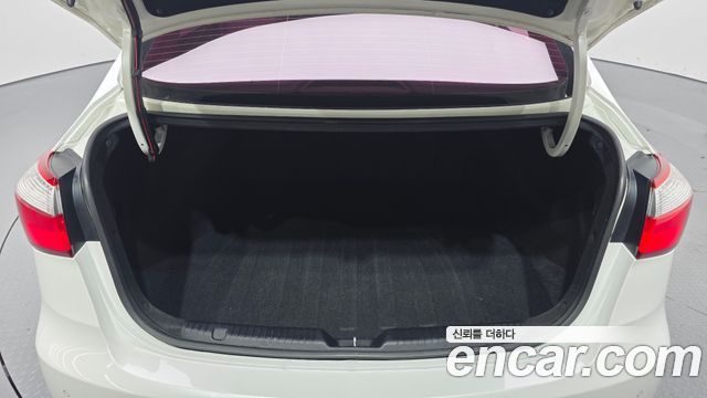Kia K3 2015 — photo 16