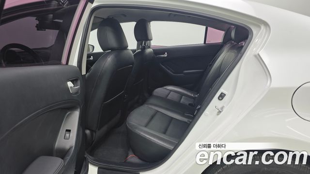 Kia K3 2015 — photo 17
