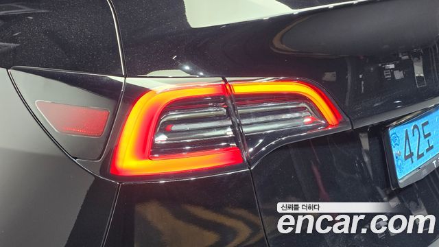 Tesla Model Y 2022 — photo 9