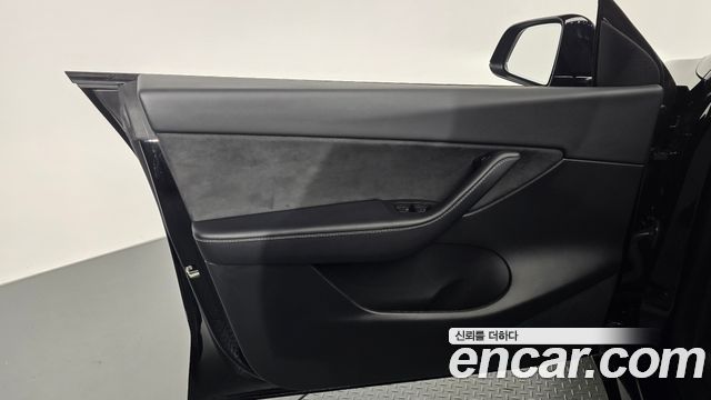 Tesla Model Y 2022 — photo 14