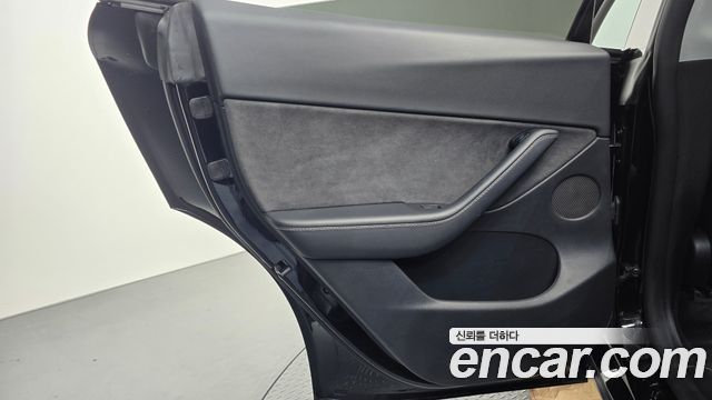 Tesla Model Y 2022 — photo 15