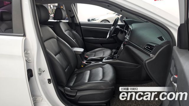 Hyundai AVANTE 2020 — photo 11