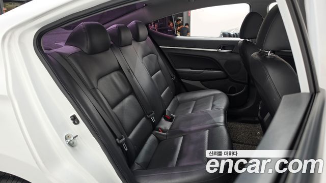 Hyundai AVANTE 2020 — photo 12