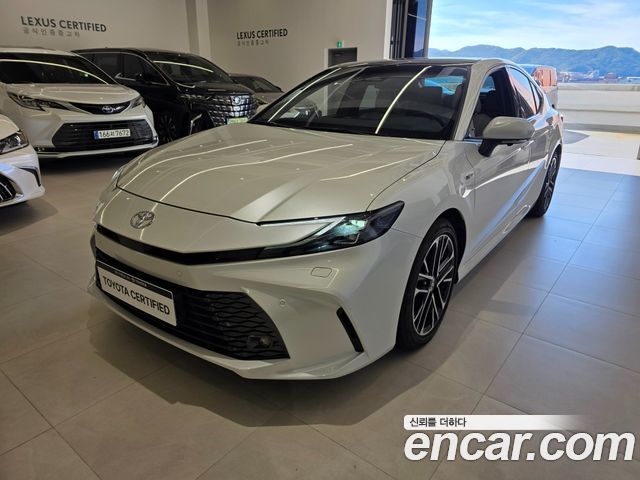 Toyota Camry 2025 — photo 1