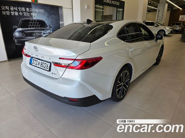 Toyota Camry 2025 — photo 2
