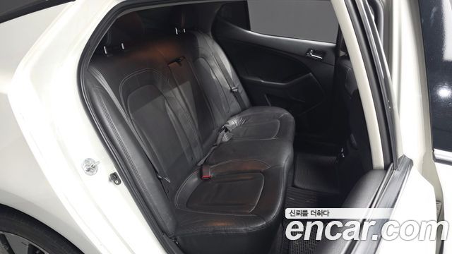 Kia K5 2011 — photo 11