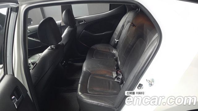 Kia K5 2011 — photo 12