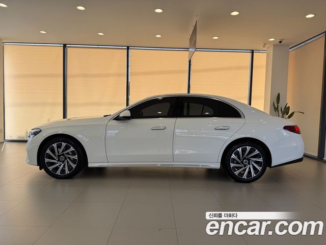 Mercedes-Benz E-Class 2026 — photo 2