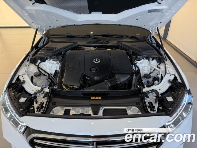 Mercedes-Benz E-Class 2026 — photo 6