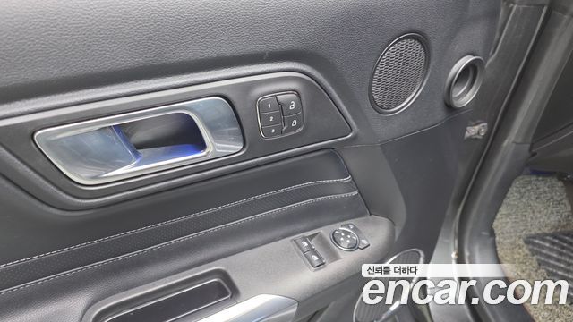 Ford Mustang 2019 — photo 16