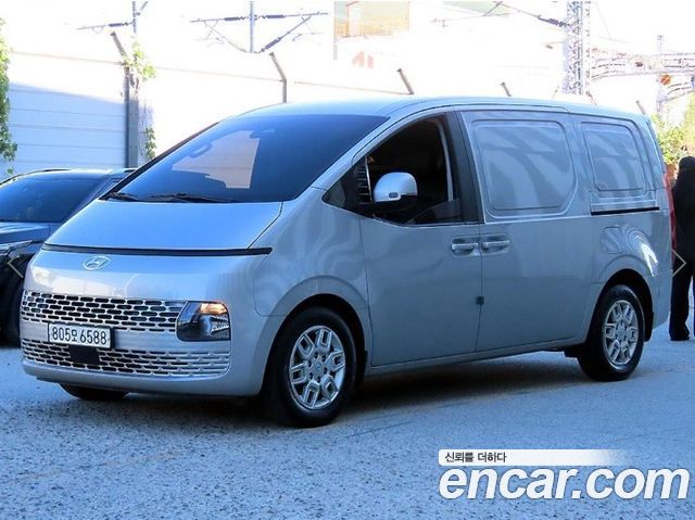 Hyundai Staria 2022 — photo 1