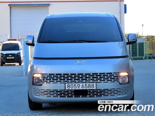 Hyundai Staria 2022 — photo 2