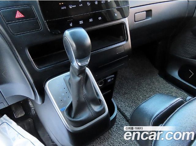 Hyundai Staria 2022 — photo 10