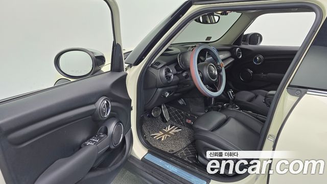 Mini Cooper 2021 — photo 13