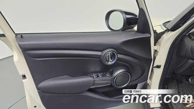 Mini Cooper 2021 — photo 14