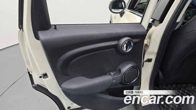 Mini Cooper 2021 — photo 15