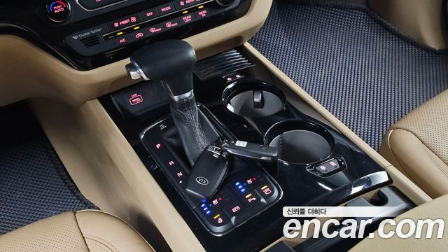 Kia Canival 2017 — photo 12