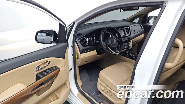 Kia Canival 2017 — photo 17