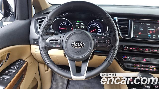 Kia Canival 2017 — photo 19