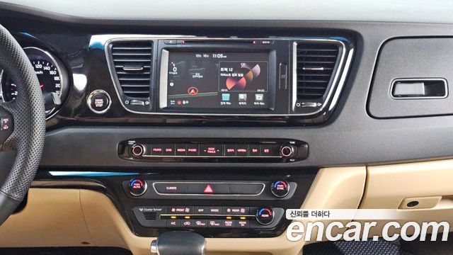 Kia Canival 2017 — photo 21