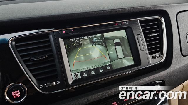 Kia Canival 2017 — photo 22