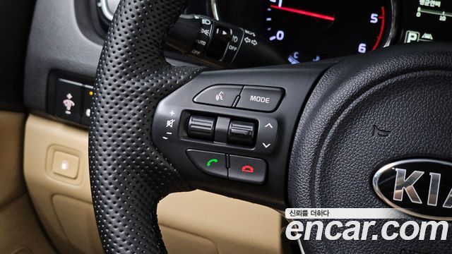 Kia Canival 2017 — photo 23